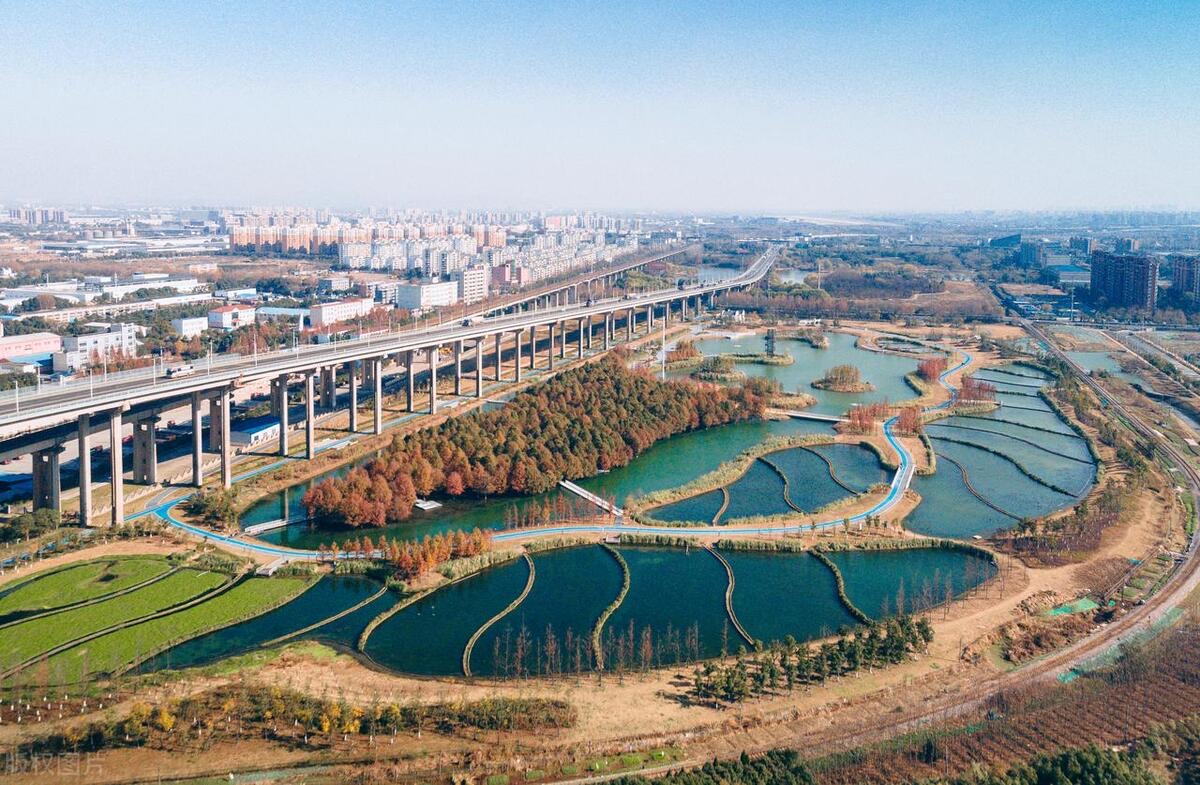 智能化与低碳化双轮驱动，污水处理设备行业迈向“精准治理”新时代